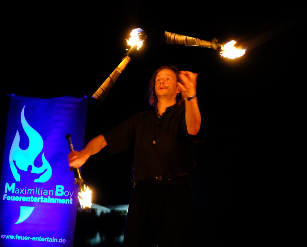 Maximilian Boy Feuershow Feuerkünstler Nürnberg Bayern Deutschland