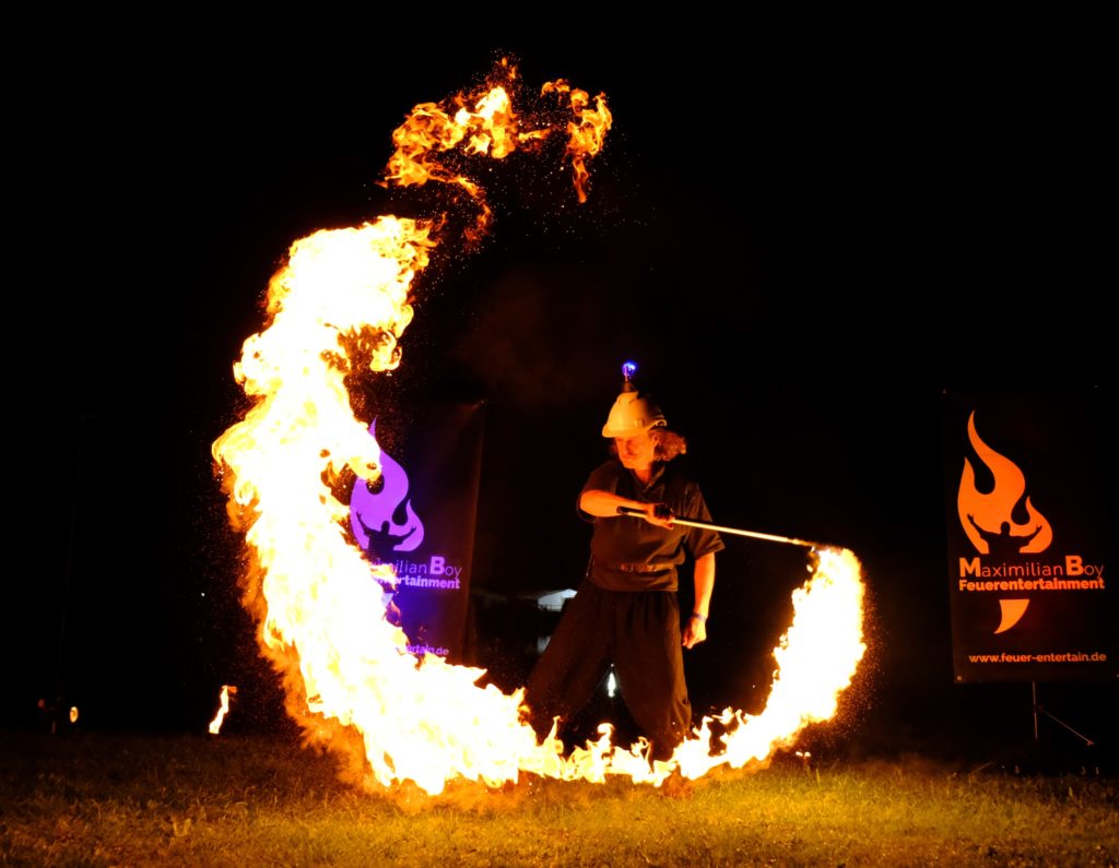 Maximilian Boy Feuershow Feuerkünstler Nürnberg Bayern Deutschland